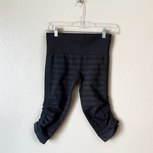 Lululemon In The‎ Flow Crop Leggings Stripe Size 6